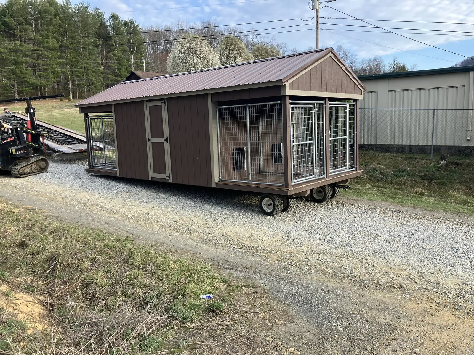 The Blue Ridge Setters kennel with its indoor bays and outdoor runs